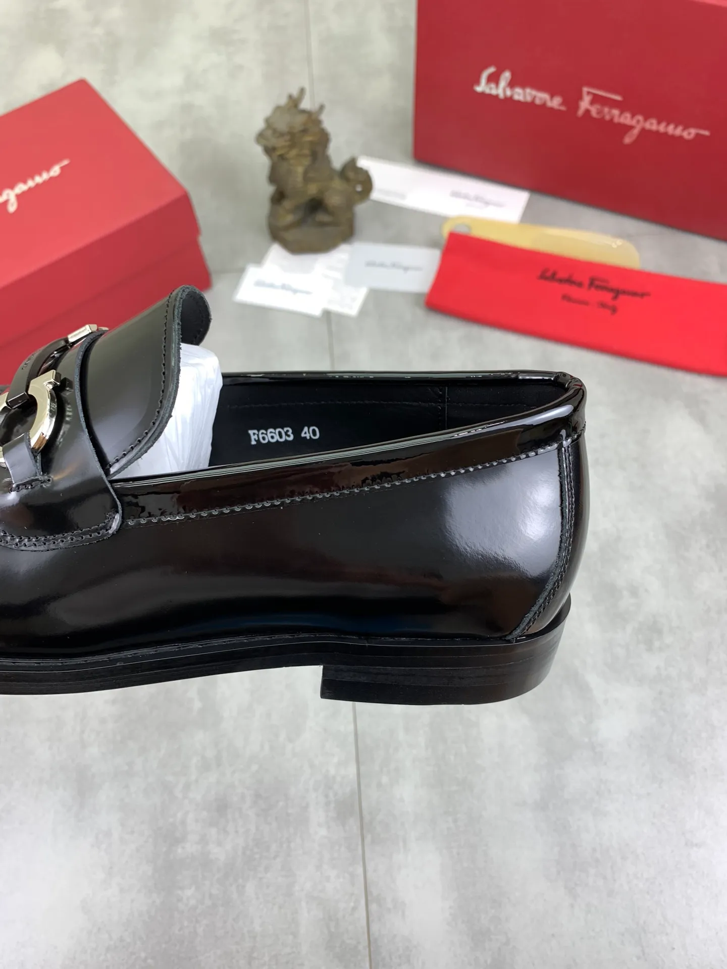 Men's Men's Shoes 💰P460💰[New Style] Water-dyed Niuli 🆘[Salvatore Ferragamo] Ferragamo's latest casual business leather shoes for men! Available at counters simultaneously! The fabric is made of specially imported original calfskin, the lining is made of imported water-dyed cowhide, and the original combination outsole is absolutely luxurious and leads the fashion trend. Matching code: 38-45; 3️⃣ colors available